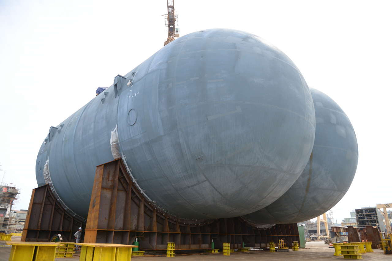 세진중공업이 제작하고 있는 바이로베 TYPE의 LPG 탱크.