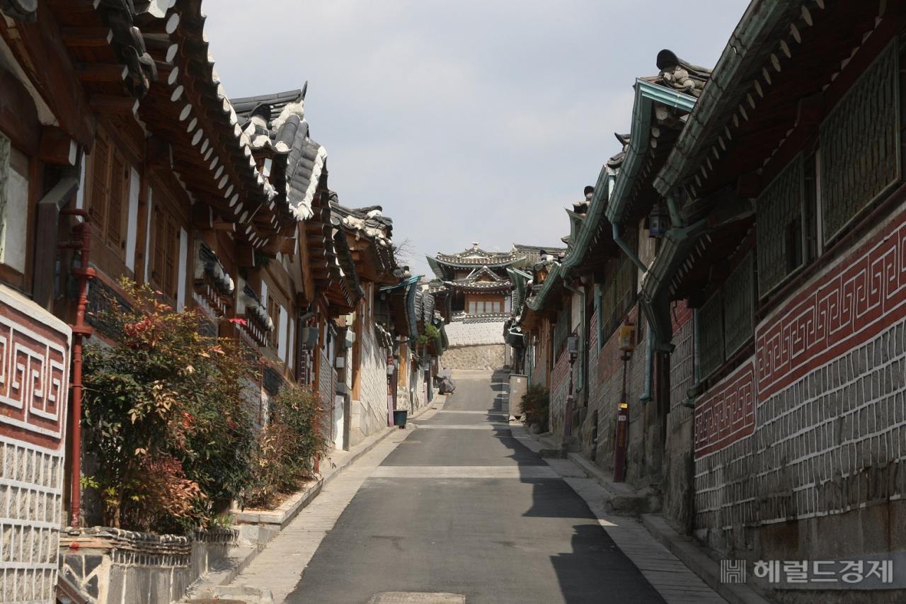 북촌한옥마을의 골목길. [종로구 제공]