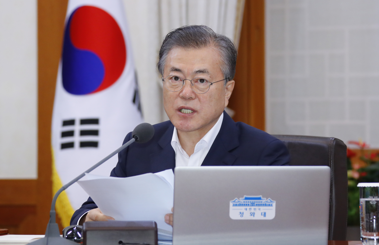 문재인 대통령이 지난 13일 오전 청와대에서 열린 국무회의를 주재하고 있다. [연합]