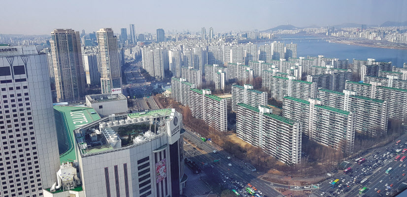 강남권 등 서울 주요 지역에서 정비절차를 진행하던 재건축·재개발 단지 다수가 분양가 상한제에 적용될 전망이다. 사진은 송파구 대표 재건축 단지인 잠실주공5단지 [양영경 기자/y2k@]