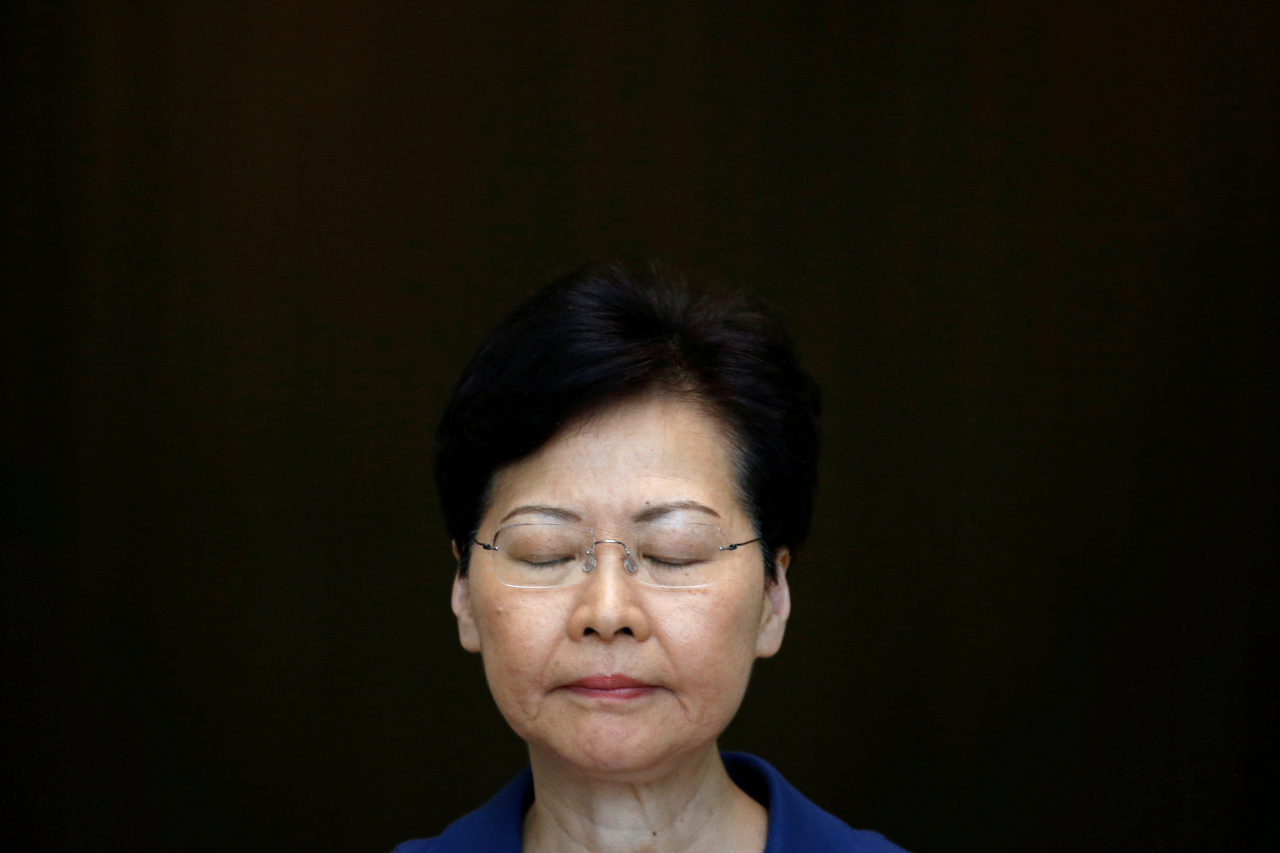 13일(현지시간) 홍콩 국제공항 점거 사태와 관련, 기자회견을 하고 있는 캐리 람 홍콩 행정장관 [로이터]