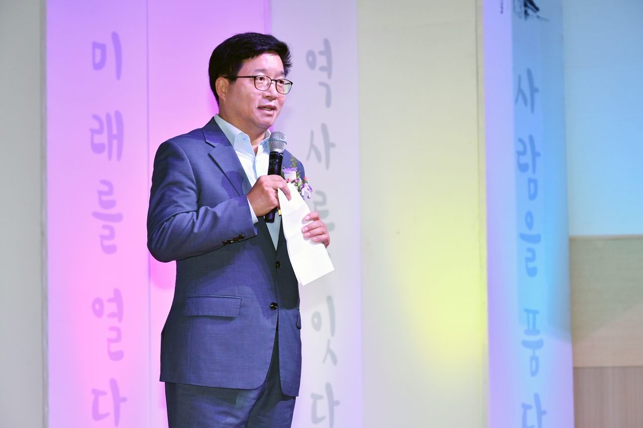 수원시 승격 70주년 기념식에서 염태영 시장이 인사말을 하고 있다. [수원시 제공]