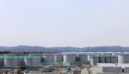 Storage tanks that holds contaminated water at the Fukushima No.1 nuclear power plant. (Yonhap)