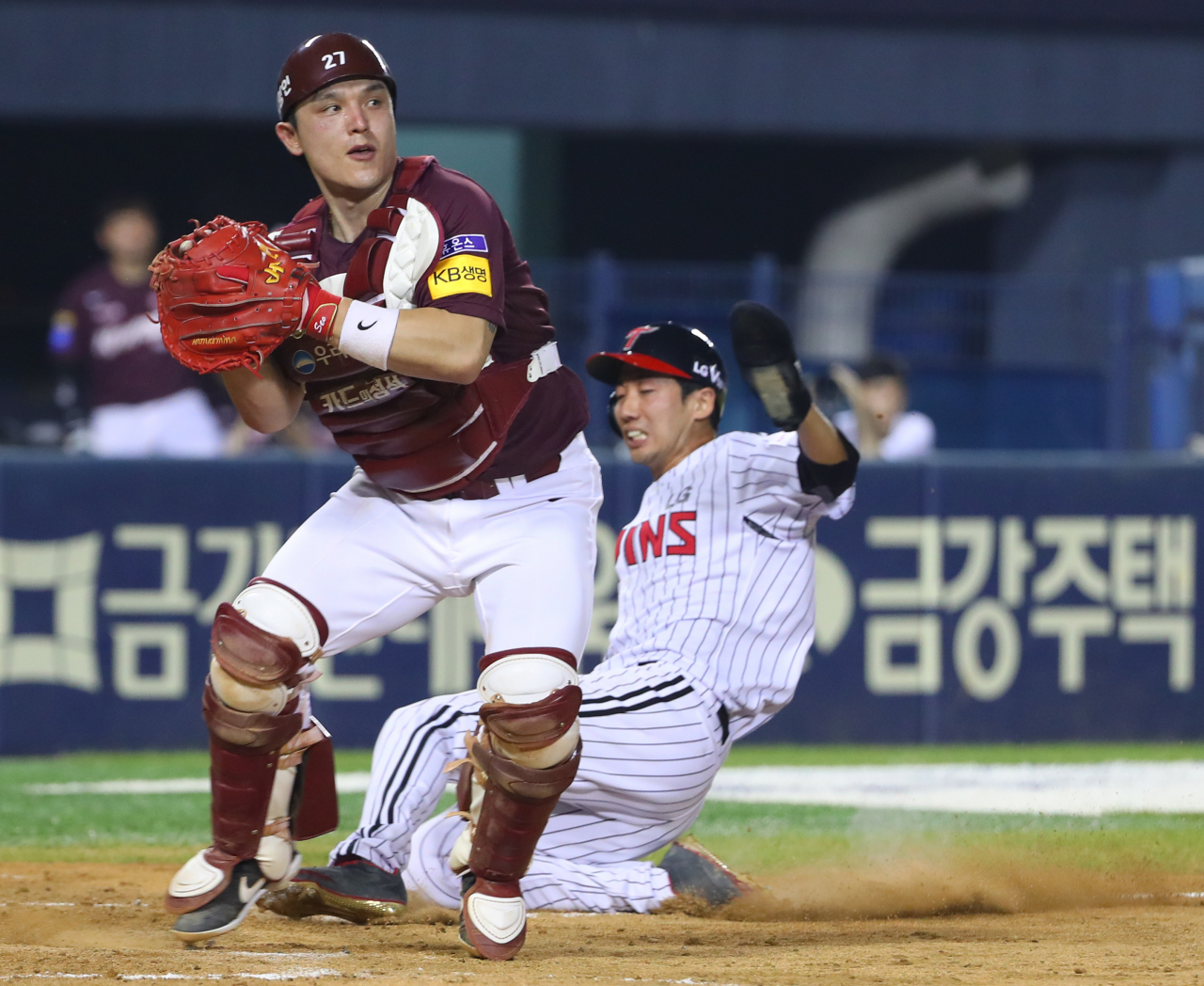 2009년 2차 3라운드 넥센 히어로즈의 지명을 받아 데뷔했다. 2019시즌 현재 키움에서 포수로 활약하고 있다. [연합]