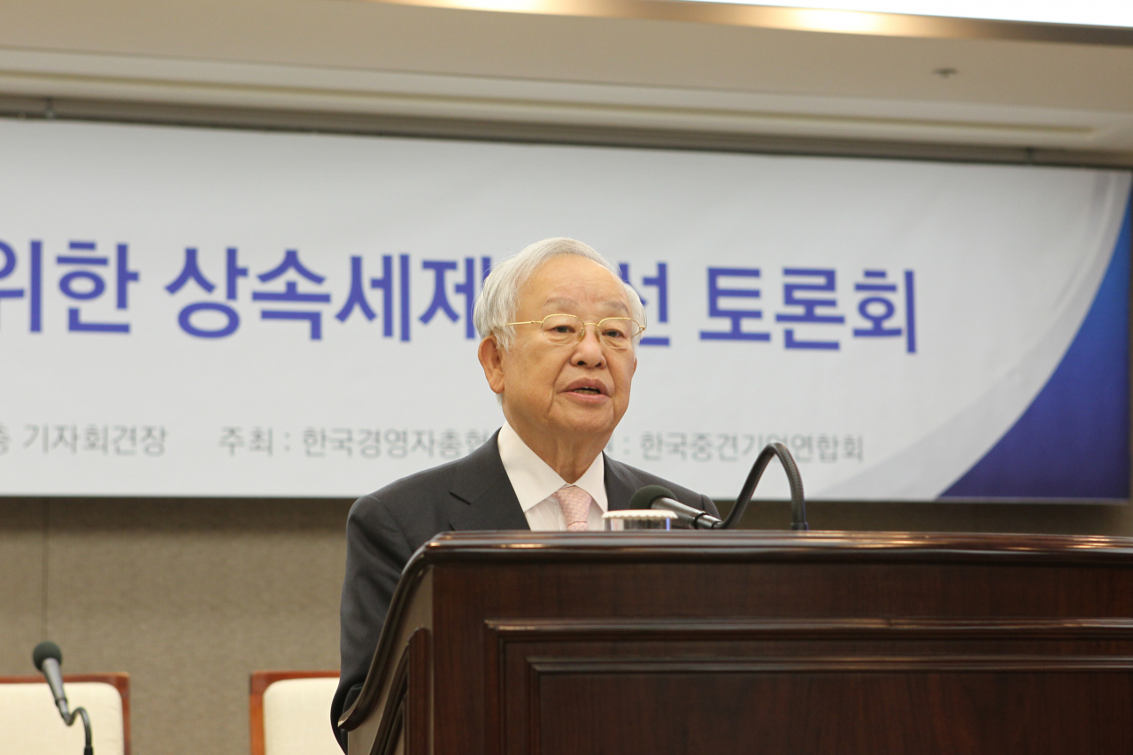 지난 5월 28일 프레스센터에서 열린 '글로벌 경쟁력 강화를 위한 상속세제 개선 토론회'에서 손경식 경총 회장인 인사말을 하고 있다. [경총 제공]