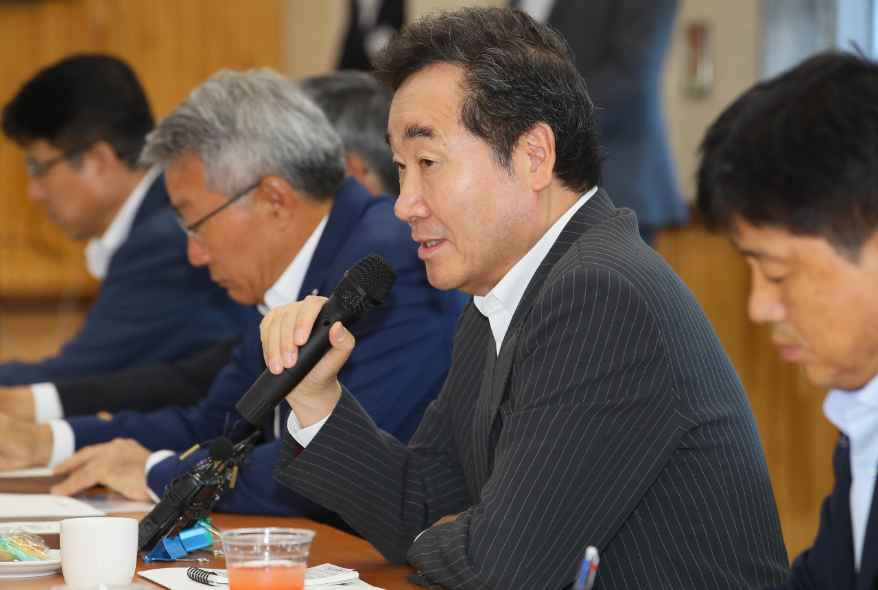 이낙연 국무총리가 14일 대전 유성구 한국기계연구원에서 열린 관련 기업인 간담회에서 모두발언하고 있다. ［연합］
