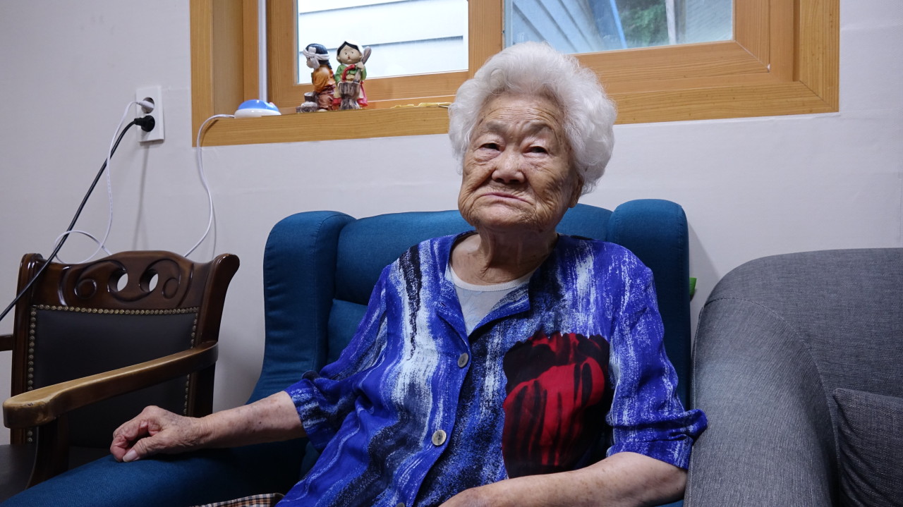 Lee Ok-sun, a 92-year-old Busan native, speaks to The Korea Herald at The House of Sharing. (Kim Arin/The Korea Herald)