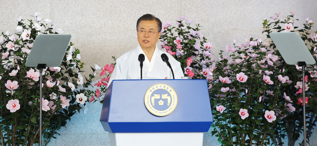 문재인 대통령이 15일 오전 천안 독립기념관 겨레의 집에서 열린 광복절 경축식에서 경축사를 하고 있다. [연합]