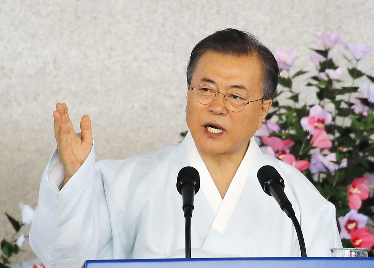 문재인 대통령이 15일 오전 천안 독립기념관 겨레의 집에서 열린 제74주년 광복절 경축식에서 경축사를 하고 있다. [연합]