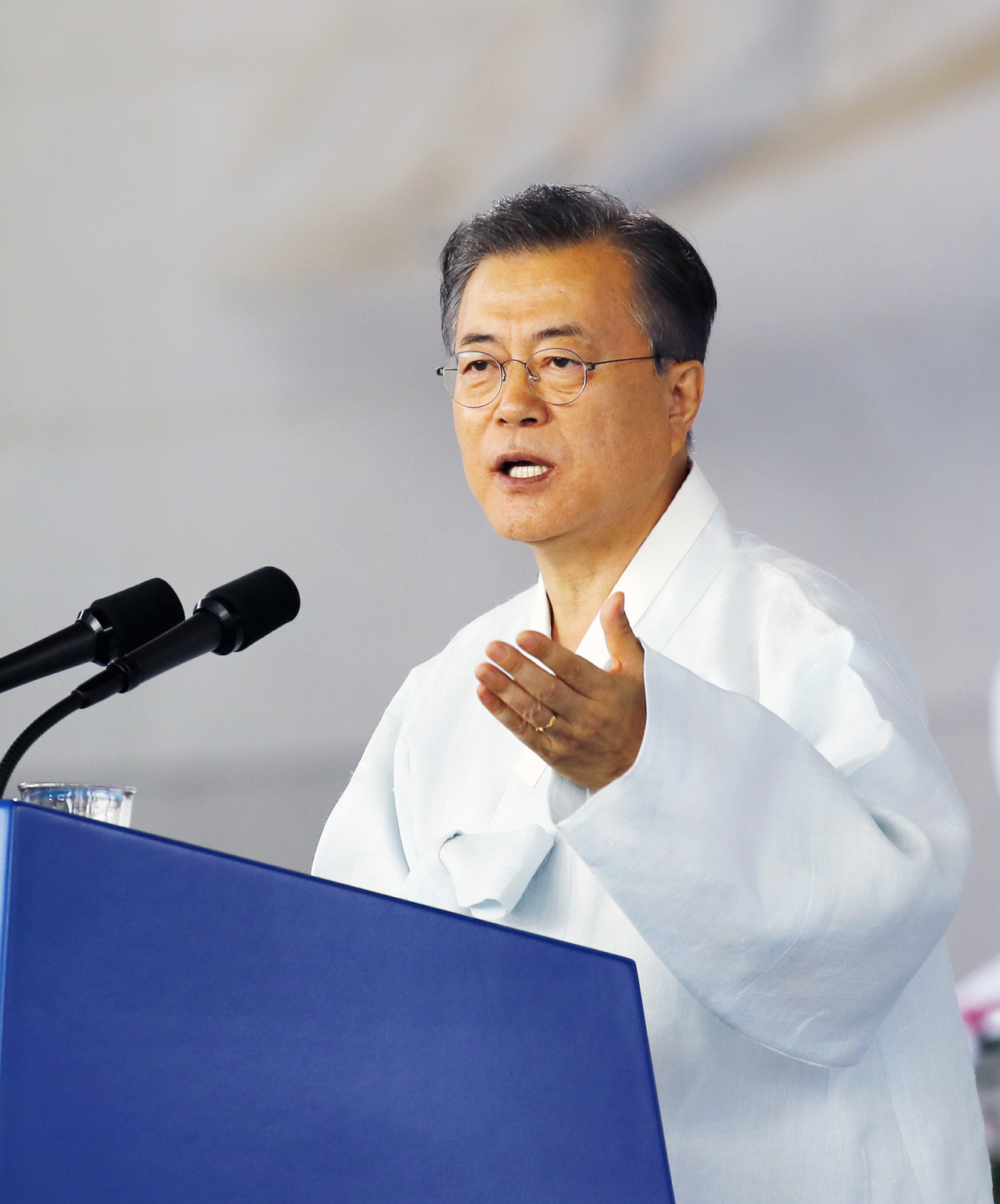 문재인 대통령이 15일 오전 천안 독립기념관 겨레의 집에서 열린 제74주년 광복절 경축식에서 경축사를 하고 있다. ［연합］