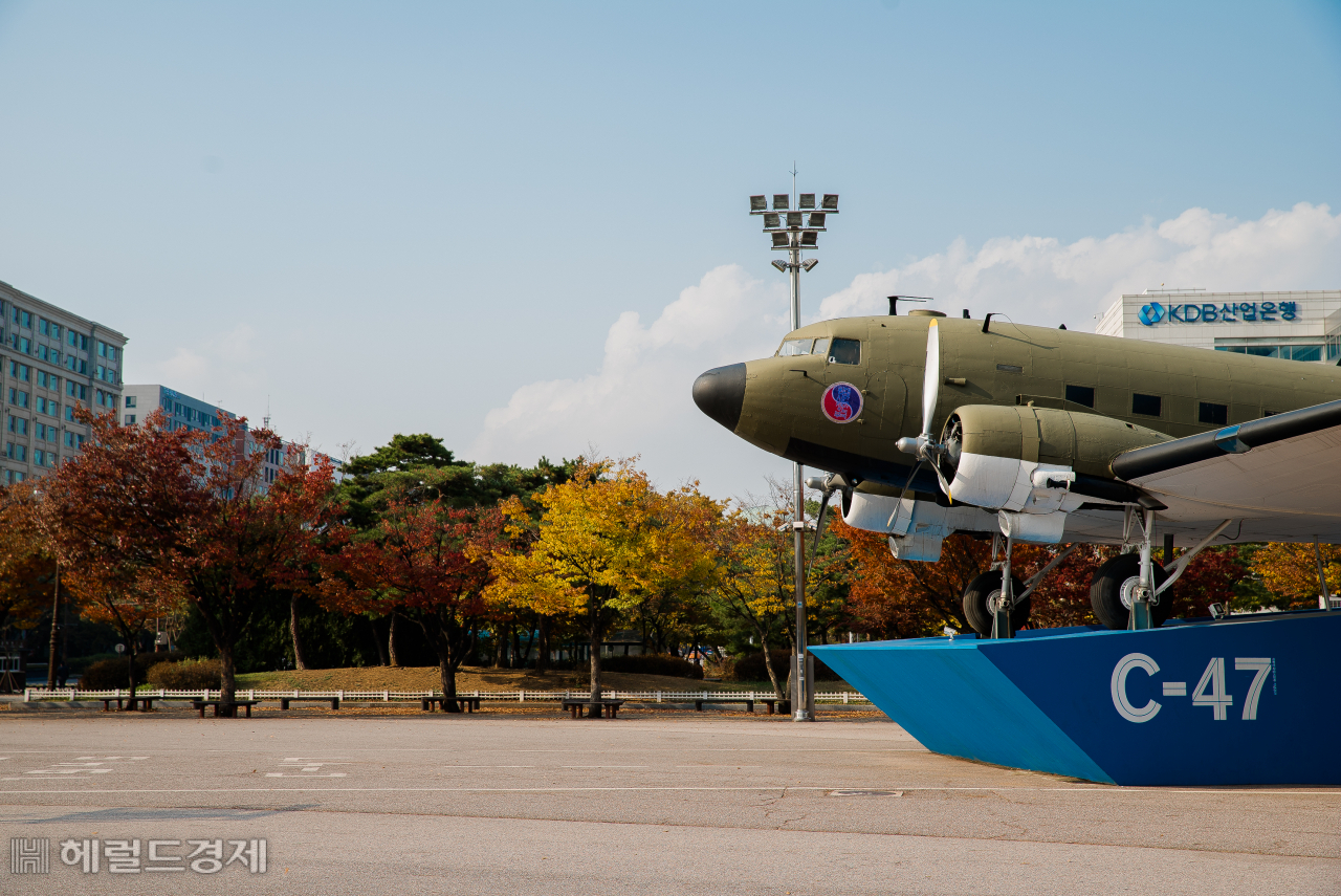 여의도공원에 전시된 C-47 비행기. [서울시 제공]