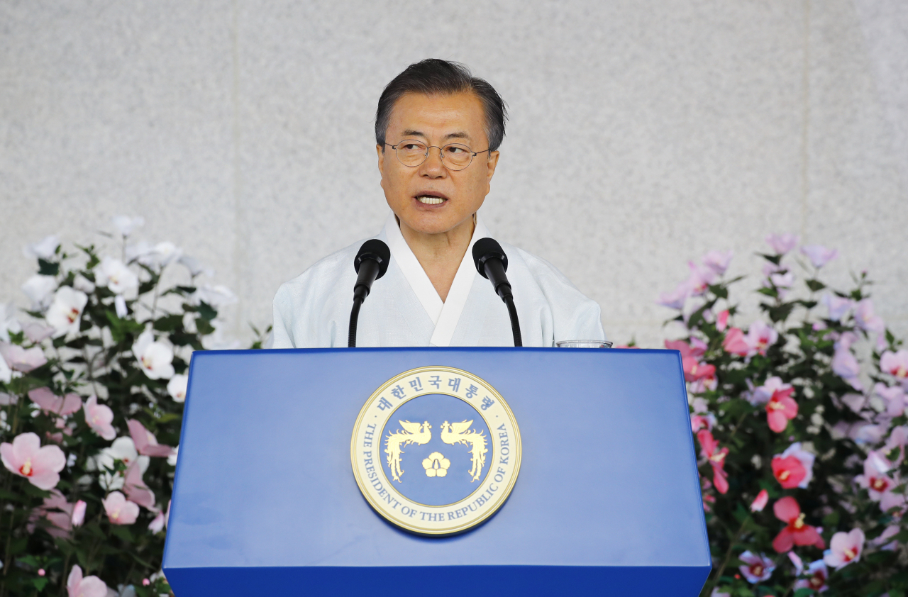 문재인 대통령이 지난 15일 천안 독립기념관 겨레의 집에서 열린 광복절 경축식에서 경축사를 하고 있다. [연합]