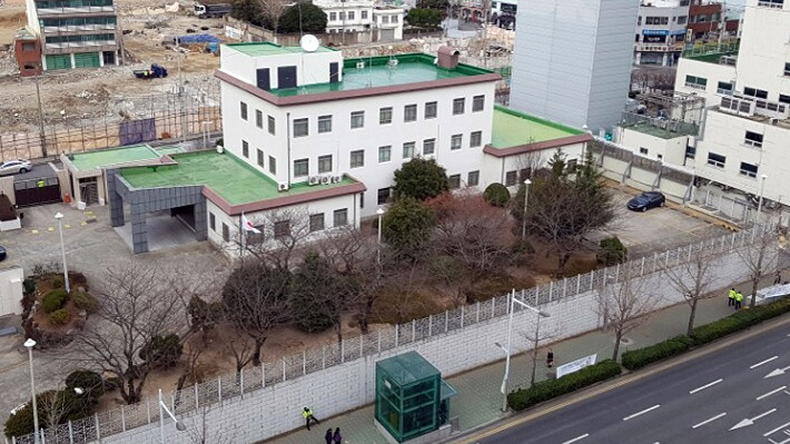 부산 시민단체가 아베 정권에 대한 규탄의 의미로 부산 일본영사관 인근에 항일거리를 만들 계획이라고 밝혔다. [연합]