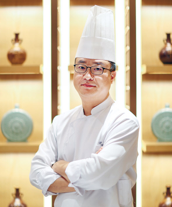 김병은 한식 조리장과제주선 한상차림,제주선 비건메뉴세트[제주신화월드 제공]