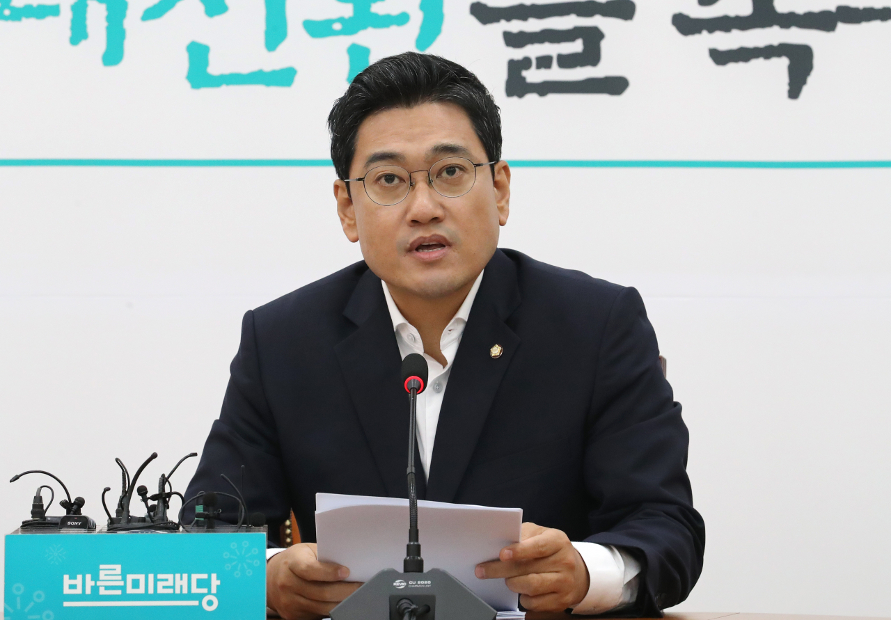 오신환 바른미래당 원내대표가 16일 오전 국회에서 인사청문회 및 당내 현안과 관련한 기자간담회를 하고 있다. [연합]