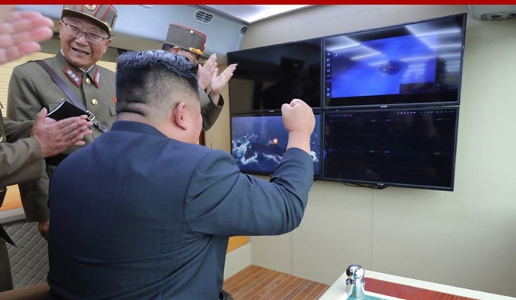 This photo, released by North Korea's Central News Agency on Aug. 17, 2019, shows North Korean leader Kim Jong-un (C) reacting to the country's test of a "new weapon" a day earlier. (For Use Only in the Republic of Korea. No Redistribution) (Yonhap)