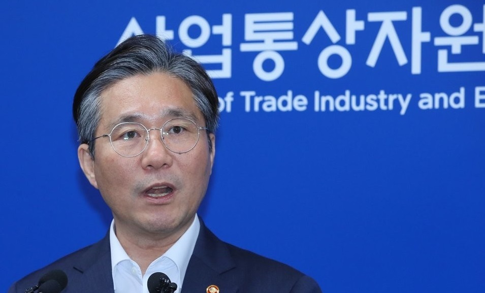 This photo, taken on Aug. 12, 2019, shows Trade Minister Sung Yun-mo speaking at a press briefing in the administrative city of Sejong over South Korea's move to remove Japan from its list of trusted trading partners. (Yonhap)