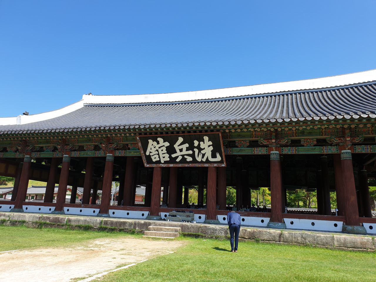국보 305호 세병관. 국내 최대 크기의 현판과 웅장한 규모가 보는 이를 압도한다.