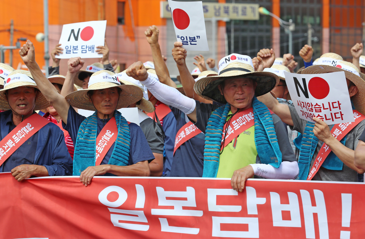 일본의 경제보복을 규탄하며 일본 담배 불매운동을 다짐하는 결의대회. [연합]