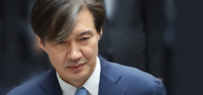 조국 법무부장관 후보자 딸의 유급에 관여한 것으로 알려진 부산대 의학전문대학원 교수가 “절차에 따라 이뤄졌다”고 밝혔다. 또한 SNS상에 빠르게 퍼지고 있는 자신의 사직과 관련한 외압 의혹에 대해 “어떤 외압도 없었다. 있었으며 가만 있지 않았을 것”이라고 설명했다. [연합]