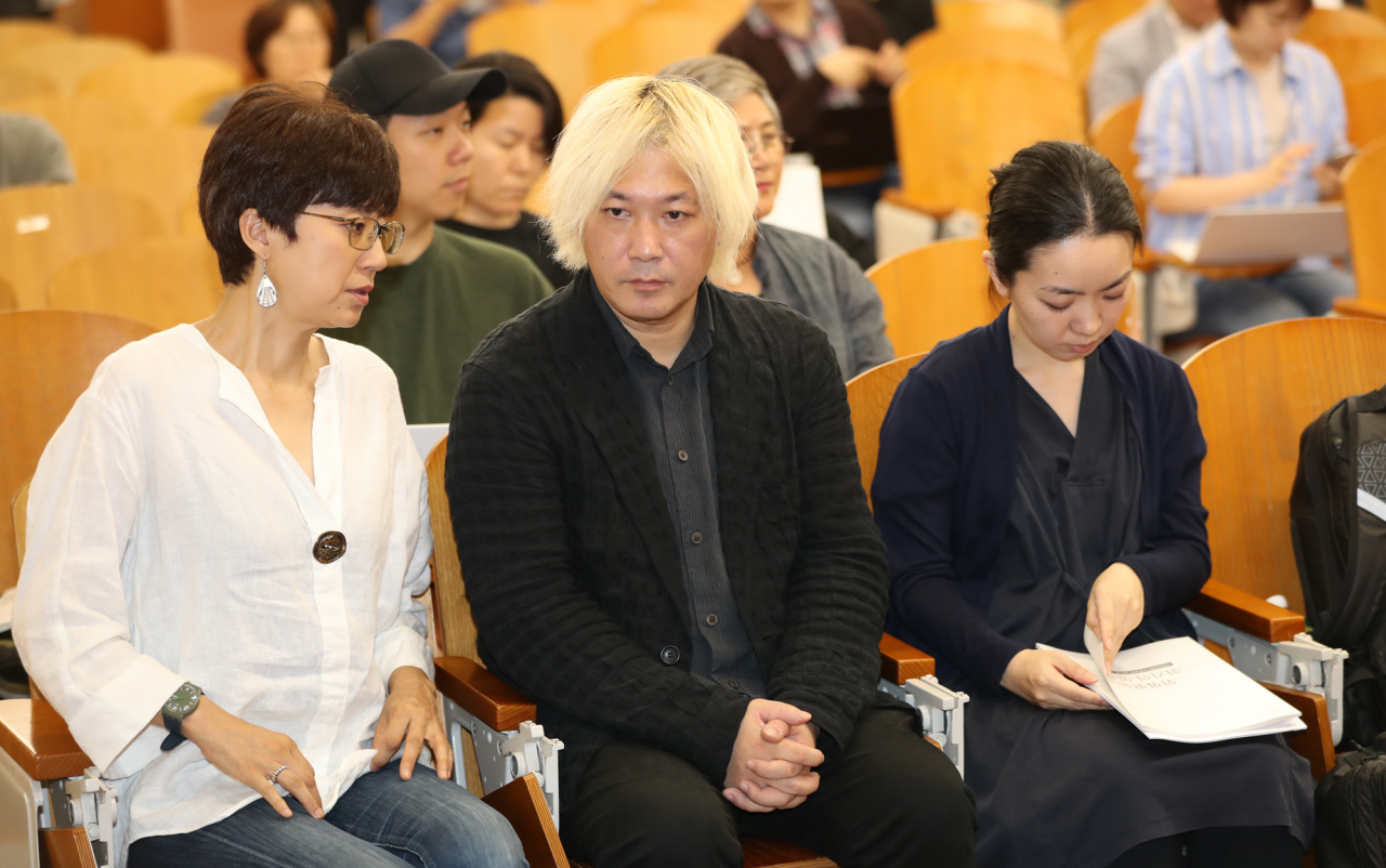 서울 중구 정동 프란치스코 교육관에서 22일 열린 '위협받는 예술,위기의 민주주의-아이치 트리엔날레 2019 검열사태를 중심으로' 토론회에 참석한 아이치 트리엔날레 쓰다 다이스케 예술감독(왼쪽 두번째) [사진=연합뉴스]