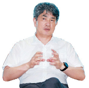 김창섭 한국에너지공단 이사장이 최근 울산광역시 에너지공단 본사에서 가진 헤럴드경제와의 인터뷰에서 에너지공단의 혁신 과제와 비전, 그리고 에너지 효율과 수요관리의 중요성 등 주요 이슈에 대해 소상하게 설명하고 있다.  [한국에너지공단 제공］