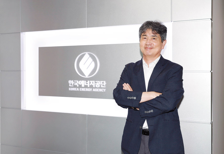 김창섭 한국에너지공단 이사장이 최근 울산광역시 에너지공단 본사에서 진행한 헤럴드경제와의 인터뷰에서 에너지 효율과 수요관리의 중요성을 설명한 후 포즈를 취하고 있다. [한국에너지공단 제공]