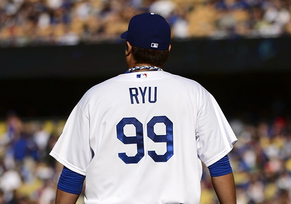 등번호 위에 새겨진 류현진의 영문표기 성 ‘RYU’ [펜타프레스 캡처]