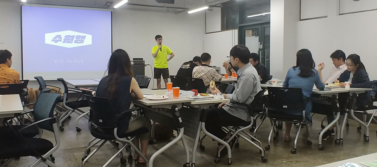 수원청년들이 ‘블라블라 with 수원행’ 행사에 참여하고 있다. [수원시 제공]