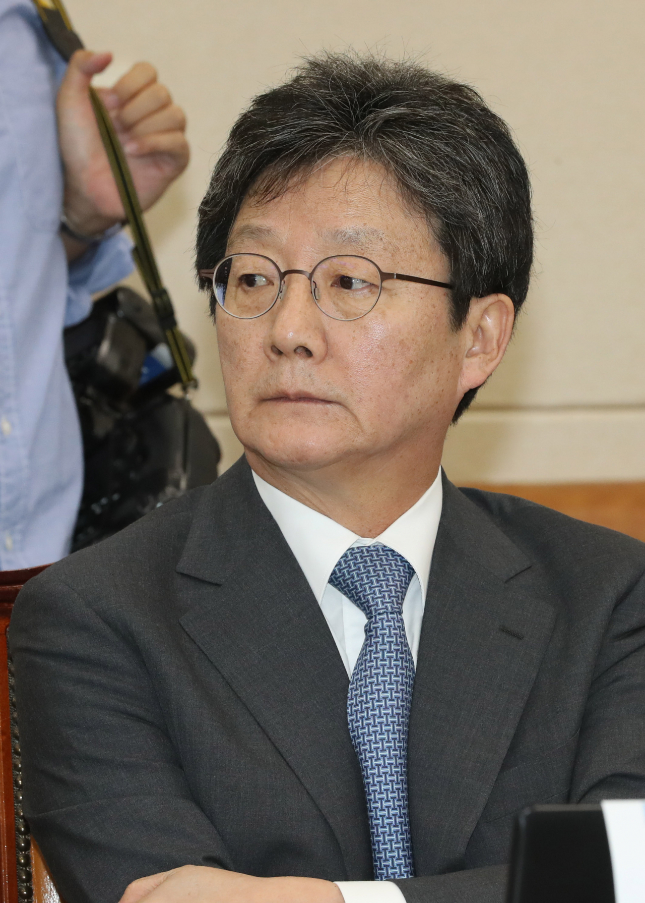 유승민 바른미래당 의원이 22일 오후 계속된 국회 기획재정위원회 전체회의에서 회의를 지켜보고 있다. [연합]