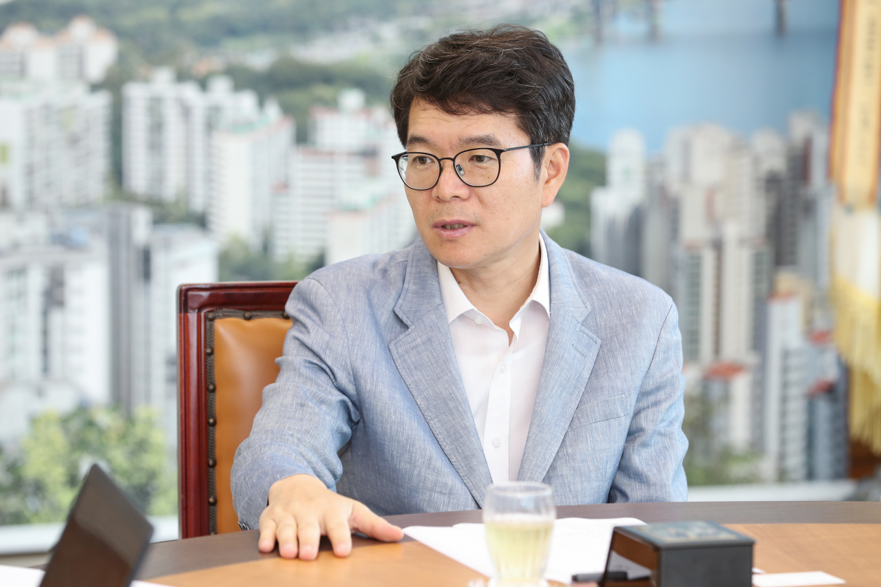 공교육 환경 개선을 위해 2014년 25억원이던 학교 지원 예산을 올해 55억원까지 끌어올렸다. [성동구 제공]