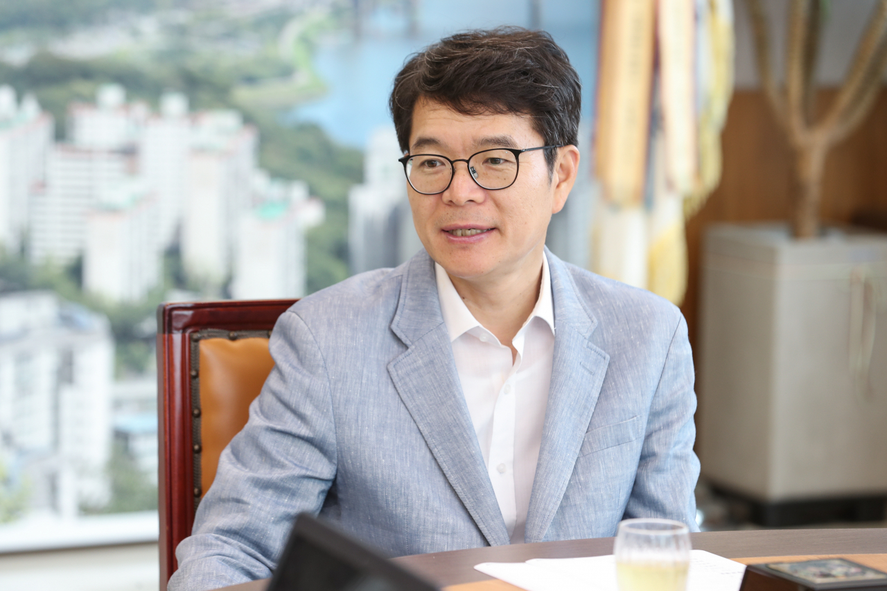 남은 임기에는 ‘성수밸리’ 조성, 7개 도시재생사업(성수, 마장, 용답, 송정, 사근), 효사랑 건강주치의 사업, 돌봄 SOS센터 운영 등에 역점을 둘 예정이다. [성동구 제공]