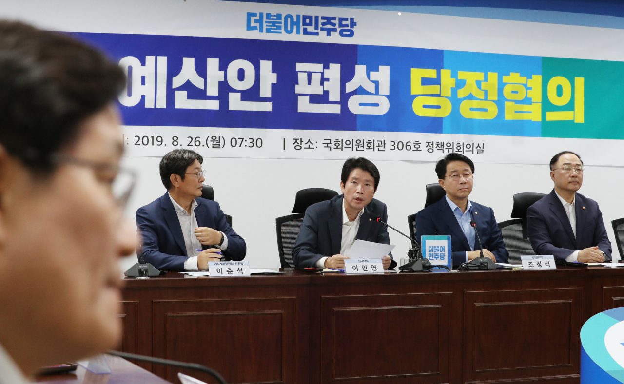 26일 국회에서 열린 '2020 예산안 편성 당정협의'에서 더불어민주당 이인영 원내대표가 발언하고 있다. 연합뉴스