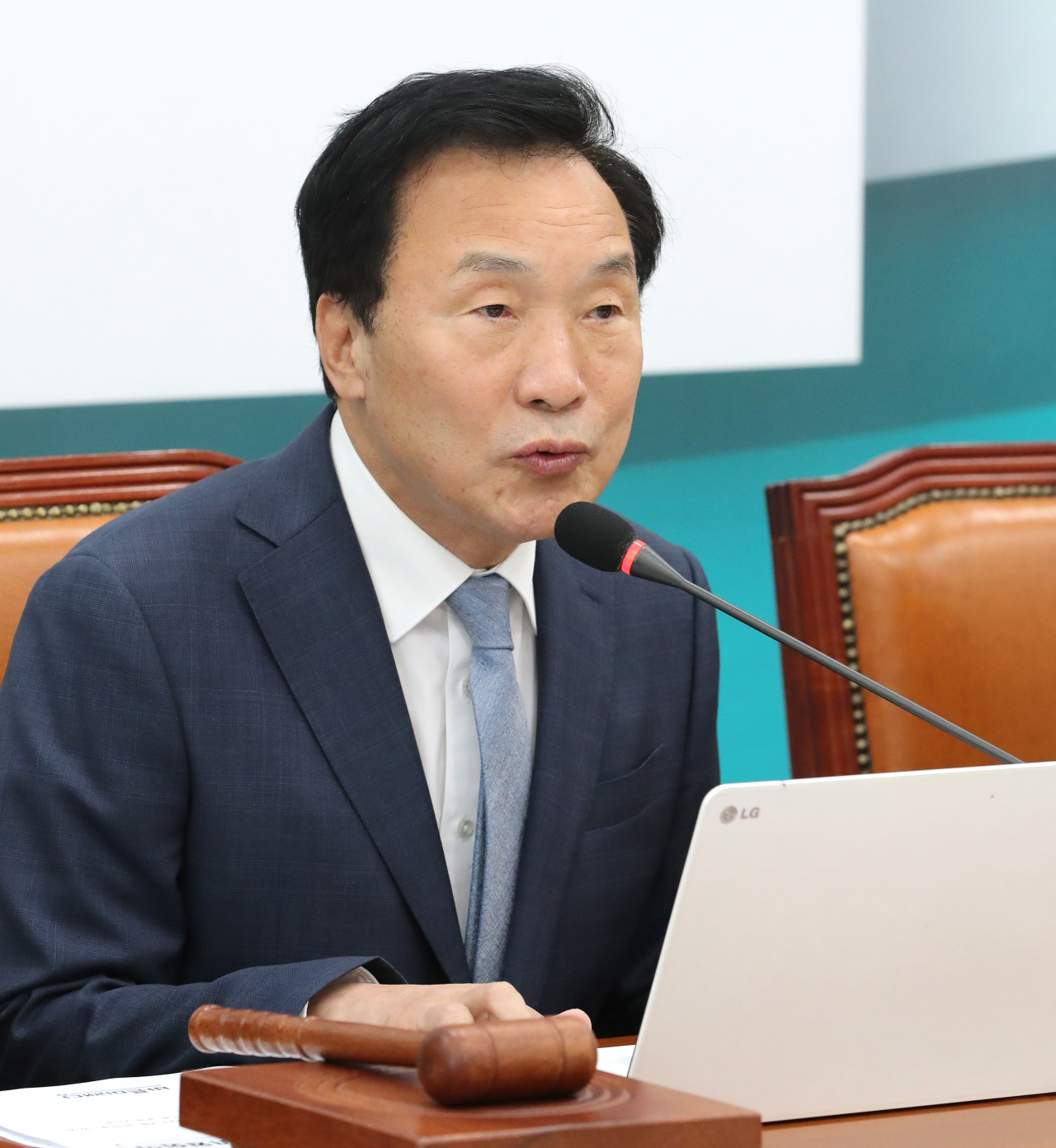 손학규 바른미래당 대표가 26일 국회에서 열린 최고위원회의에서 발언하고 있다. [연합]