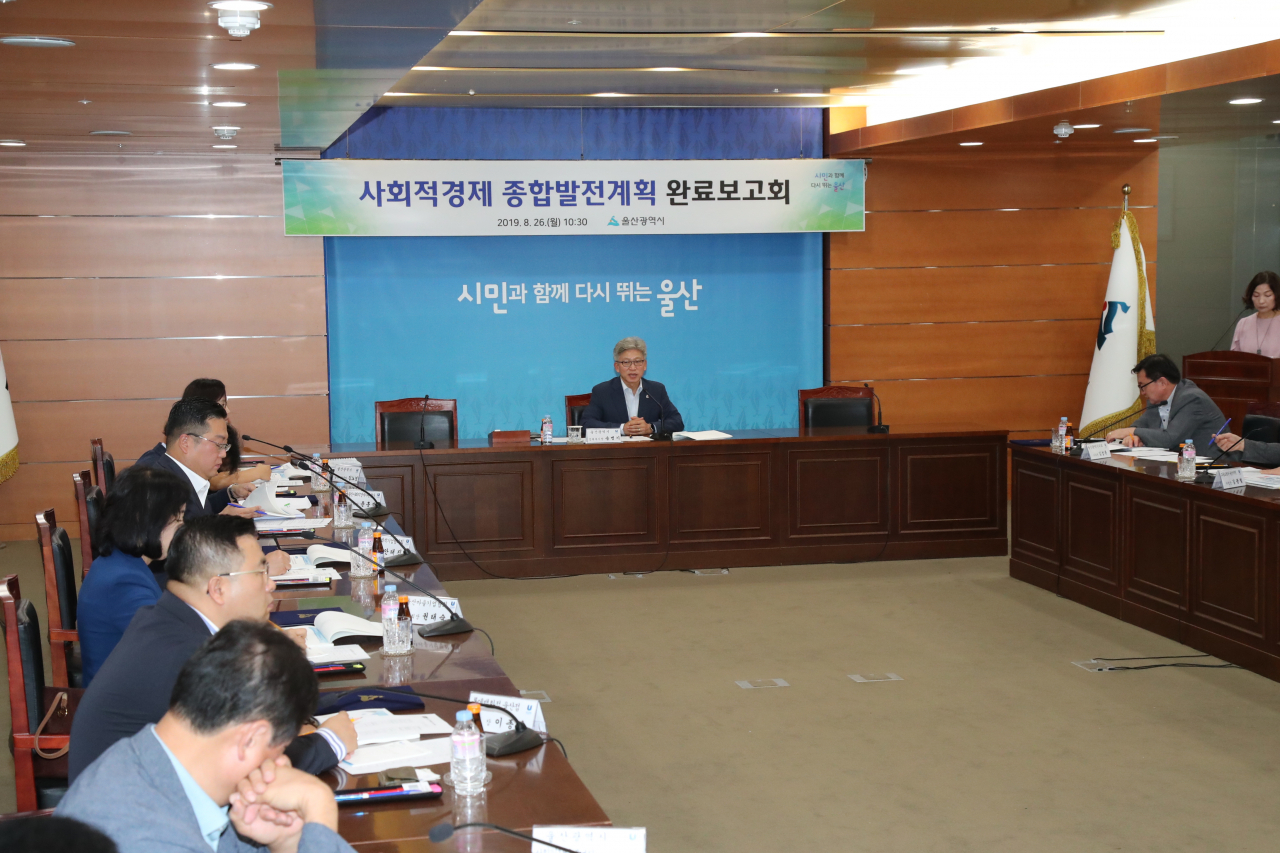 이번 보고회에서는 사회적경제 각계 전문가를 초빙해 구성한 사회적경제위원회 위원에게 위촉장을 수여하고, 이번 ‘사회적경제 종합발전계획’을 심의·자문했다.