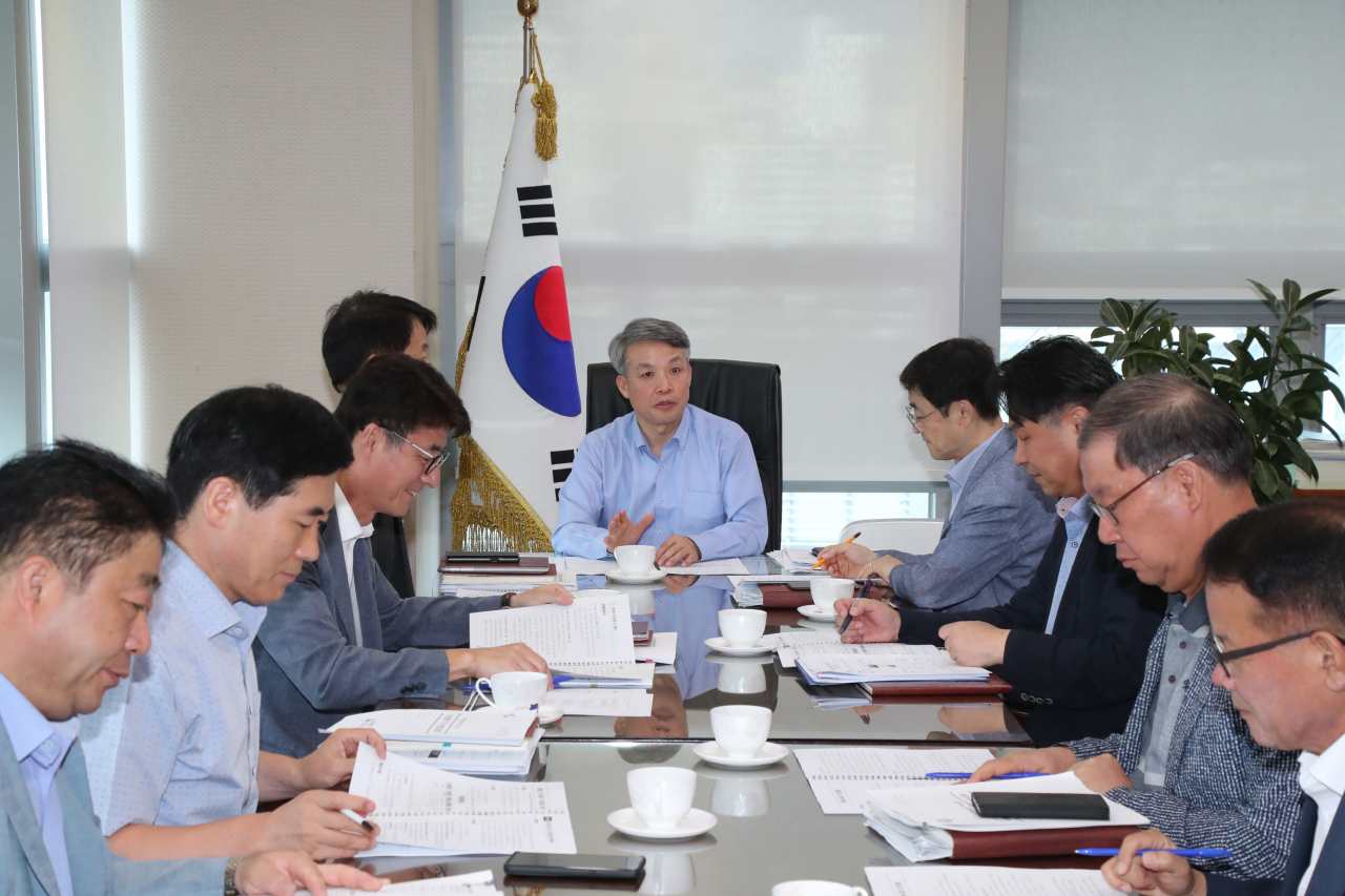 이날 회의는 행정부시장 체제 첫 회의로, 이 소관업무별로 국가정원 관리와 선포식 관련 현안사항을 보고하고 향후계획을 논의했다.