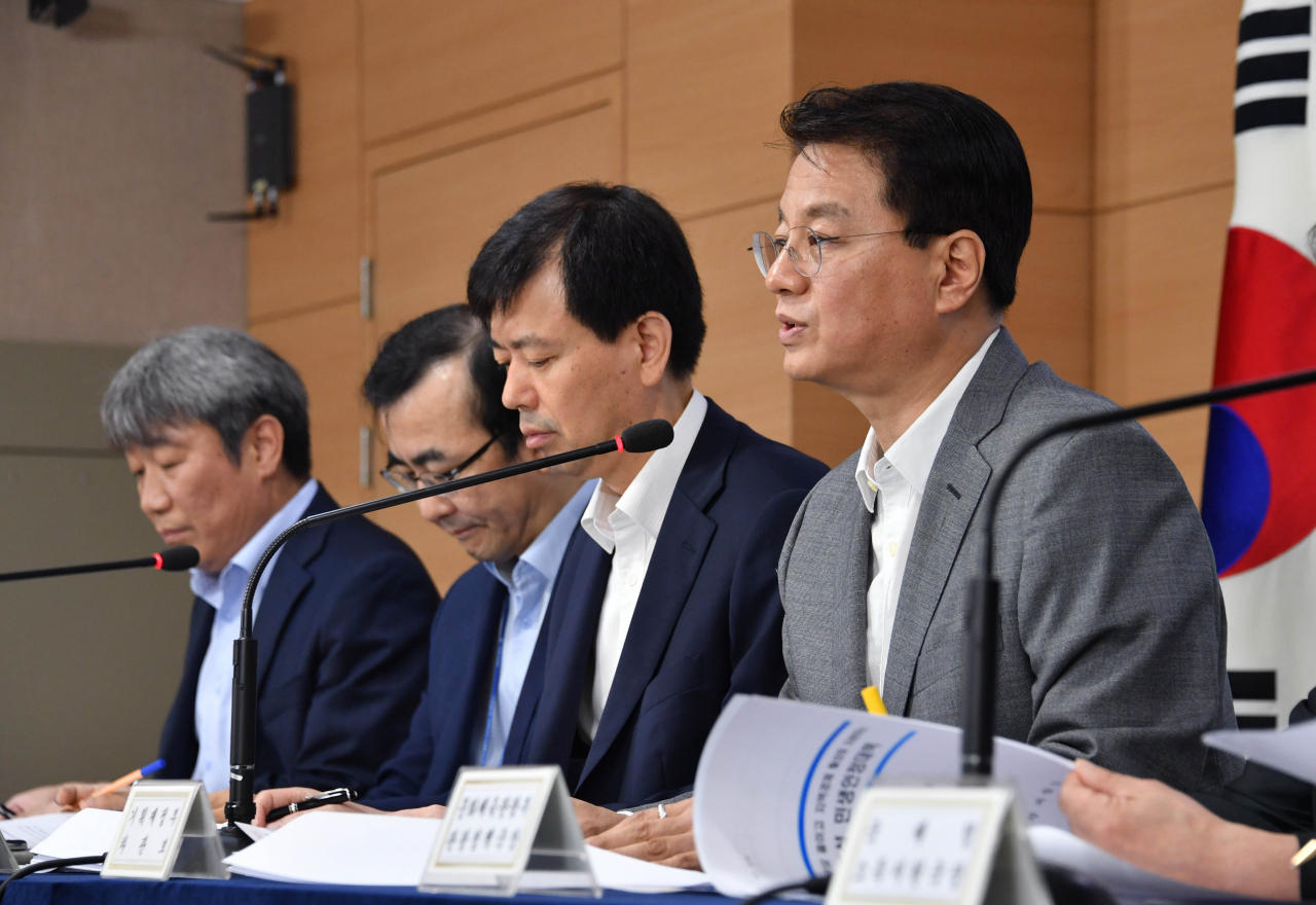 방기선 기획재정부 차관보가 26일 광화문 서울정부청사에서 열린 '추석민생안정 대책'과 관련 관계부처 합동 사전브리핑에서 발표문을 낭독하고 있다. [기획재정부 제공]