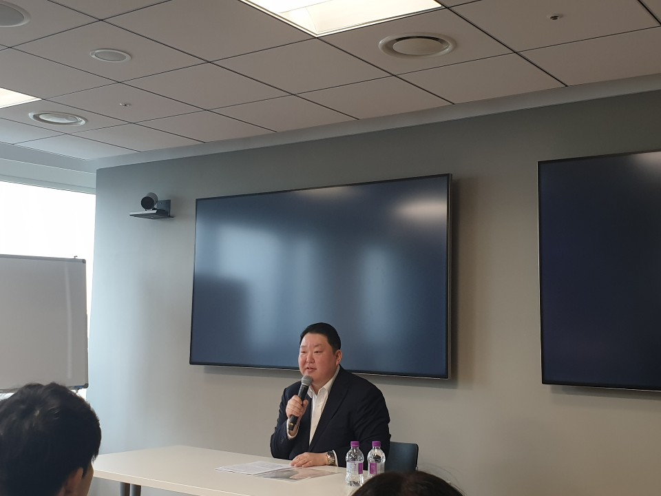 박대성 페이스북코리아 부사장이 27일 역삼동 페이스북코리아 본사에서 기자간담회를 갖고 상호접속고시에 대한 입장을 밝히고 있다. (사진=채상우 기자)