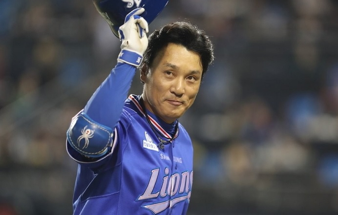 ‘영원한 국민타자’이승엽 KBO홍보대사가 찾아가는 야구교실의 티볼 강사로 재능 기부에 나선다. 선수시절의 이승엽 모습. [연합]