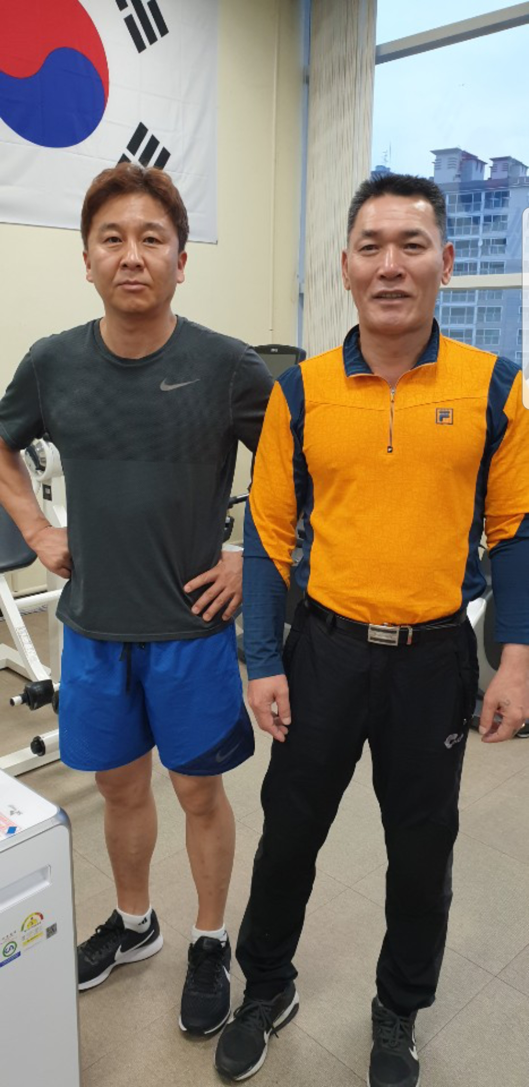 심폐소생술로 인명 구한 허영진(왼쪽)씨, 송창기코치(오른쪽)[용인시 제공]