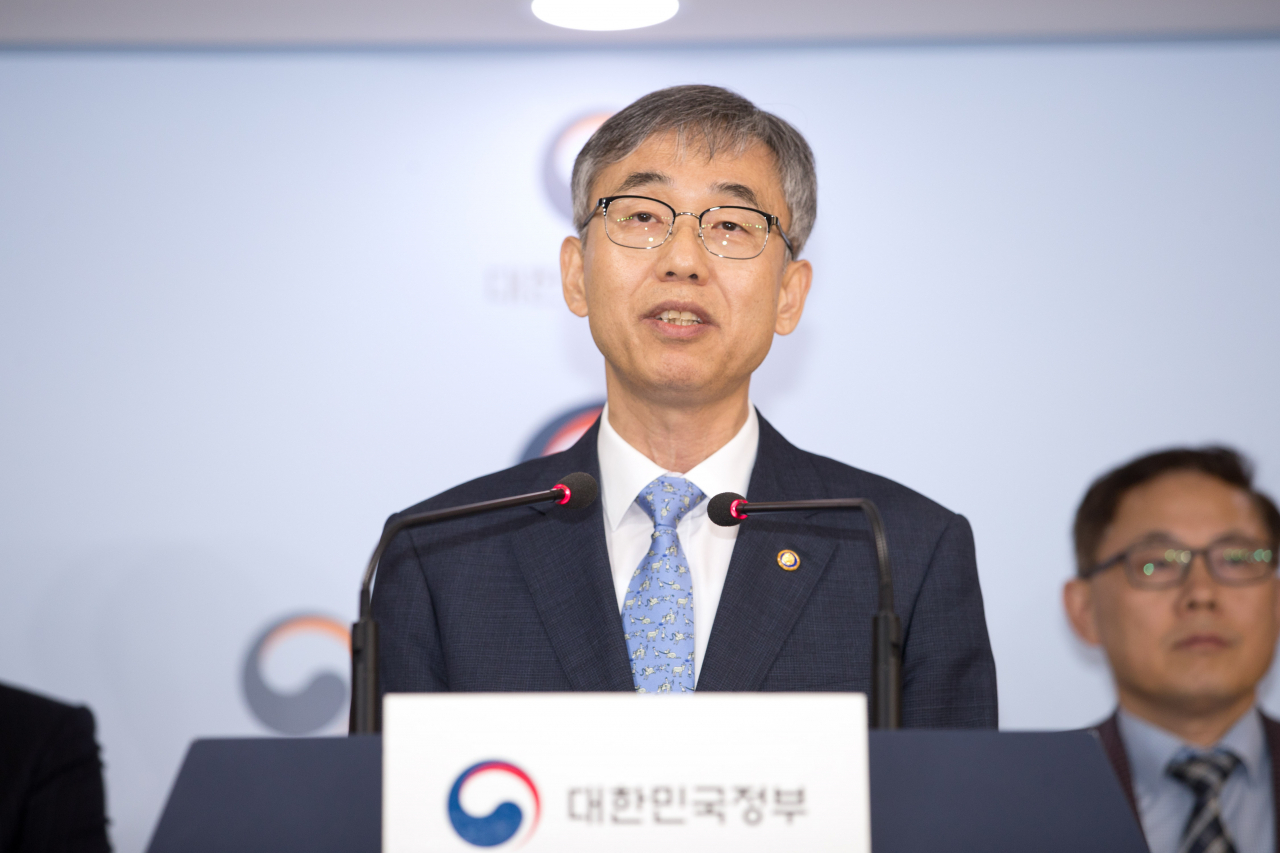 김성수 과학기술정보통신부 과학기술혁신본부장이 27일 오후 서울 종로구 정부서울청사 본관 브리핑룸에서 '소재 부품 장비 연구개발 투자전략 및 혁신대책'에 대해 설명하고 있다. [과학기술정보통신부 제공]