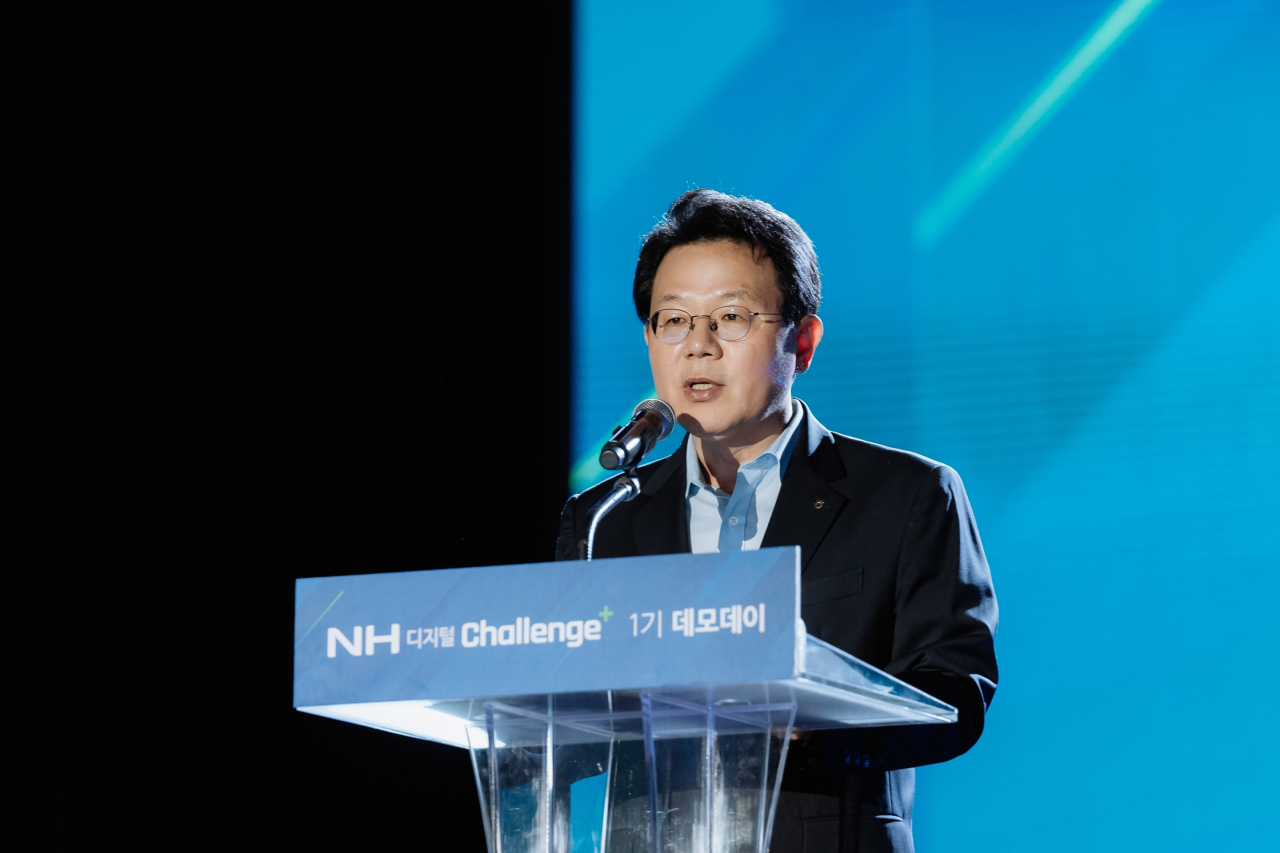 김광수 농협금융지주 회장이 28일 서울 중구 농협금융 본사에서 열린 'NH디지털Challenge+ 1기 데모데이'에서 환영사를 하고 있다.[연합뉴스]