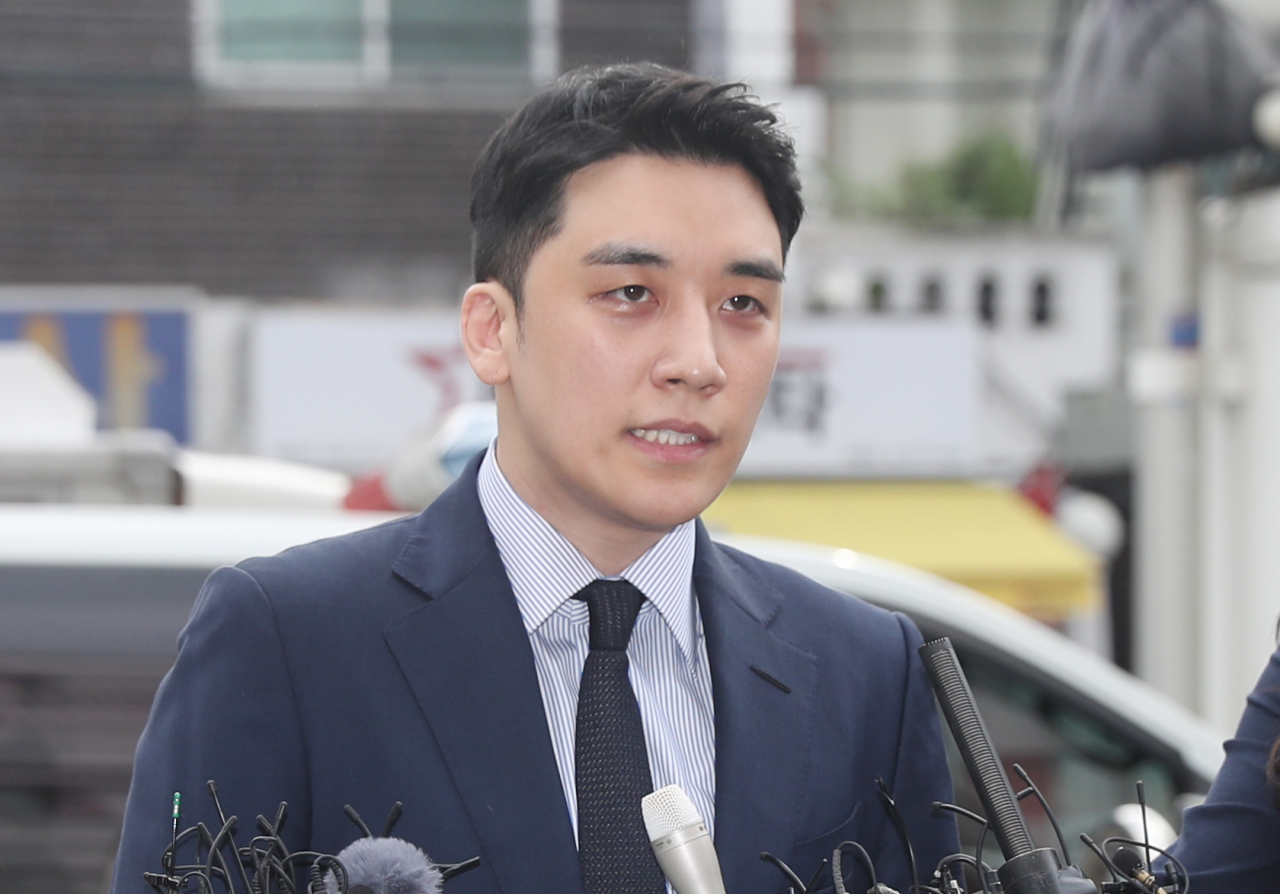 28일 경찰 조사를 받은 가수 승리. [연합뉴스]
