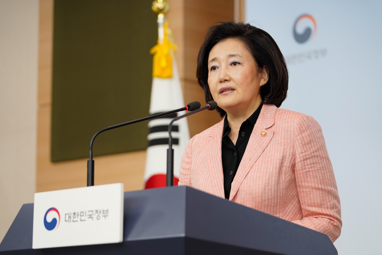박영선 중소벤처기업부 장관이 지난 28일 오전 서울청사 별관 브리핑룸에서 2020년 예산안에 대한 브리핑을 하고 있다.