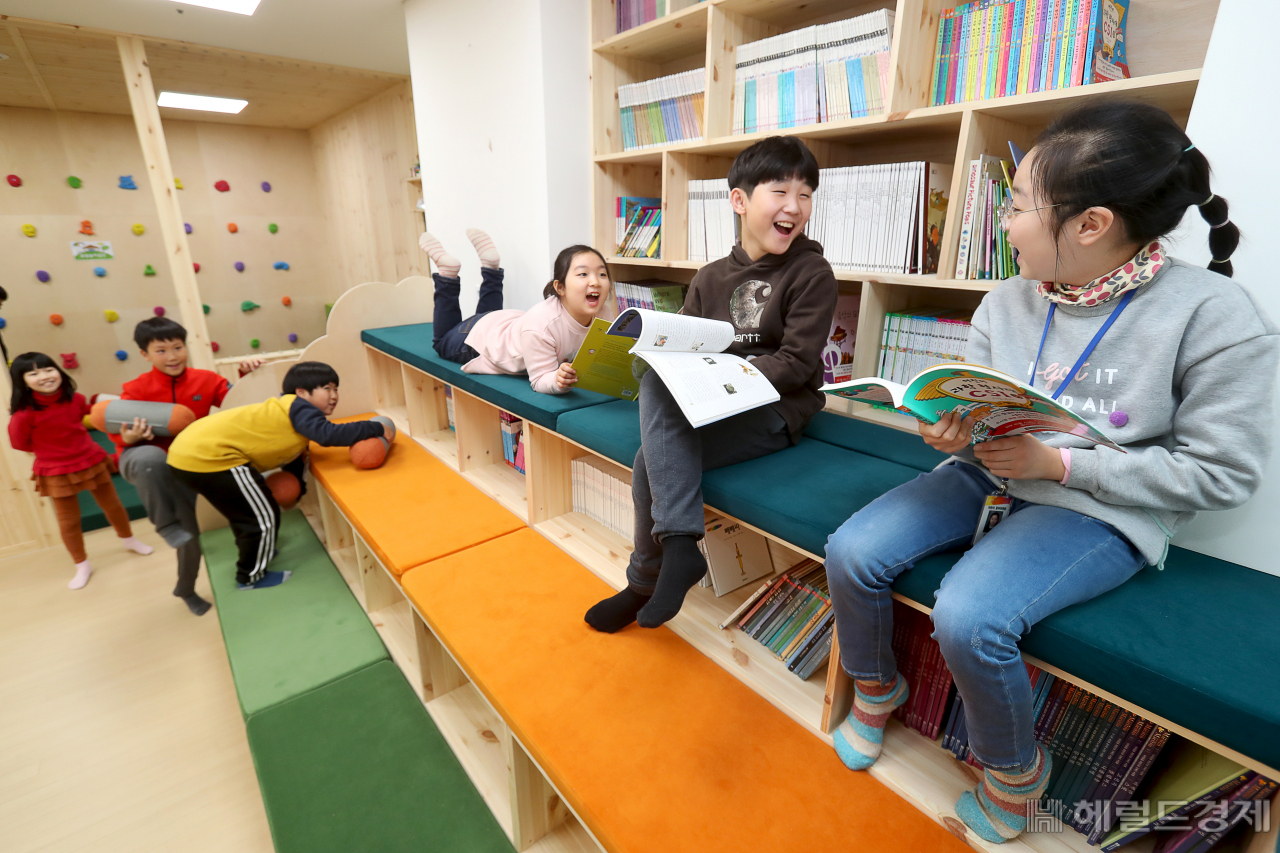 왕십리 초등돌봄센터인 kcc스위첸에서 아이들이 돌봄서비스를 이용하고 있다. [성동구]