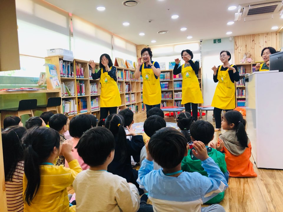 지난 3월에 진행한 도봉구 책놀이 연계 프로그램 진행 모습. [도봉구 제공]