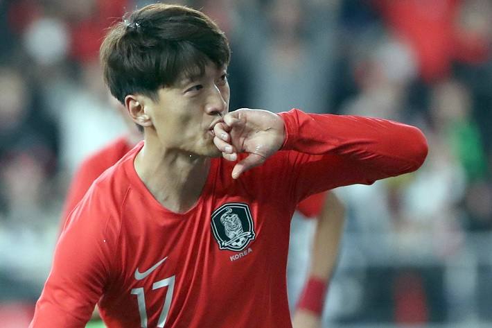 미드필더 이청용이 무릎 부상 여파로 파울루 벤투 감독의 한국 축구 대표팀 소집 명단에서 제외됐다. [연합]