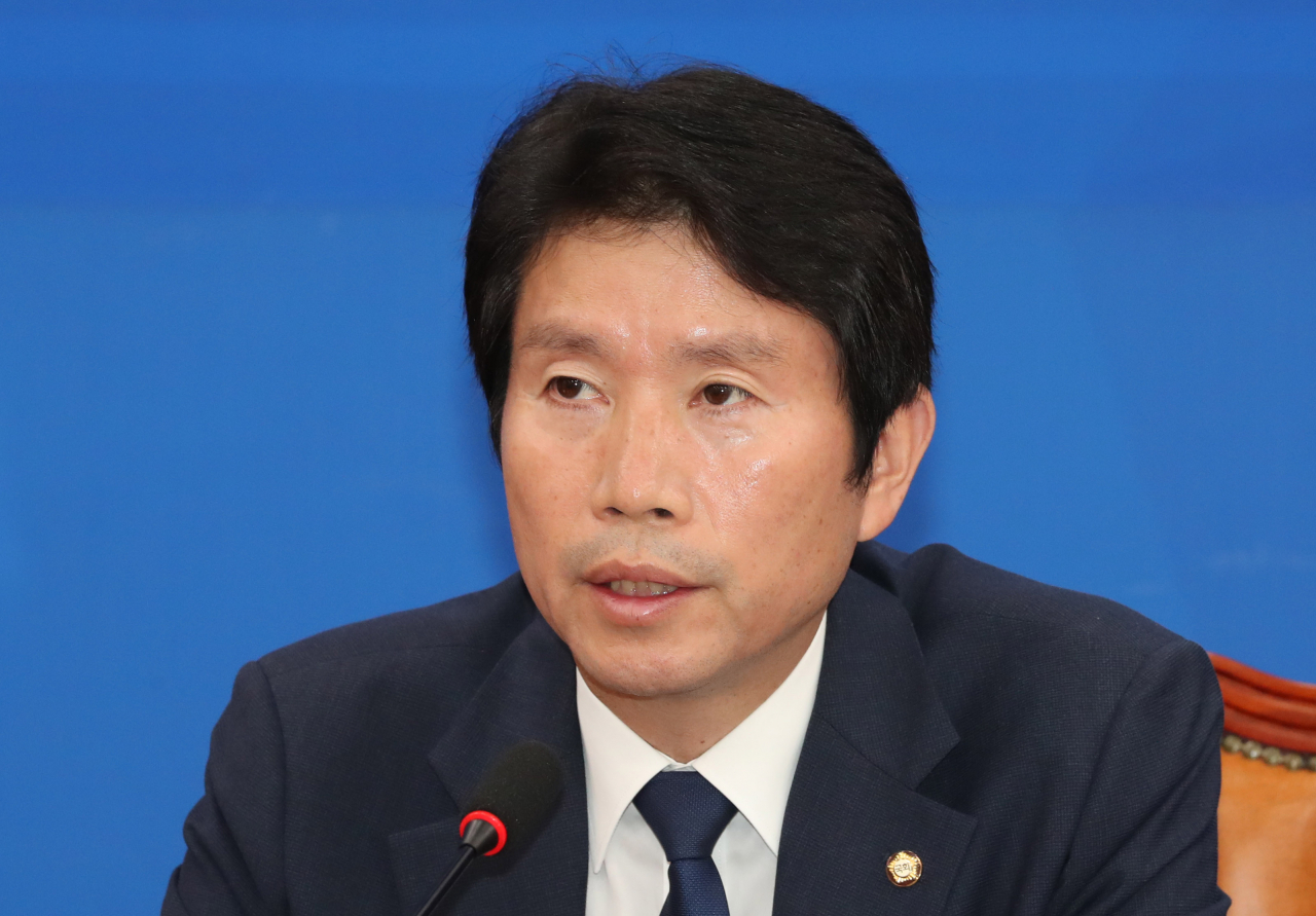 더불어민주당 이인영 원내대표가 1일 오전 국회에서 조국 법무부 장관 후보자 인사청문회 등 현안 관련 기자간담회를 하고 있다. [연합]