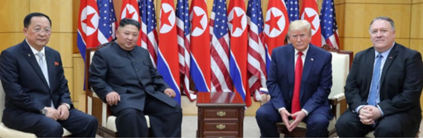북한이 이달 하순 미국 뉴욕에서 열리는 유엔총회에 리용호 외무상의 불참을 통보한 것으로 알려지면서 유엔총회 계기에 성사될 것으로 기대됐던 마이크 폼페이오 국무장관과 북미 고위급회담도 무산될 것으로 보인다. 6·30 판문점회동 때 김정은 국무위원장과 도널드 트럼프 대통령을 배석한 리 외무상(왼쪽 끝)과 폼페이오 장관(오른쪽 끝). [헤럴드DB]