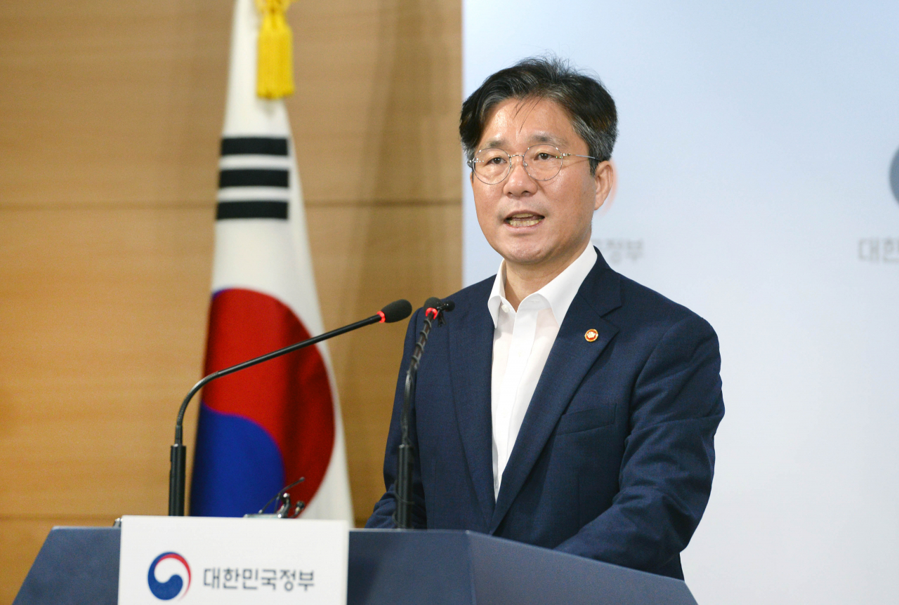 성윤모 산업통상자원부 장관이 지난달 24일 정부서울청사에서 일본의 수출규제에 대한 부당함을 설명하고 있다. ［헤럴드 DB］